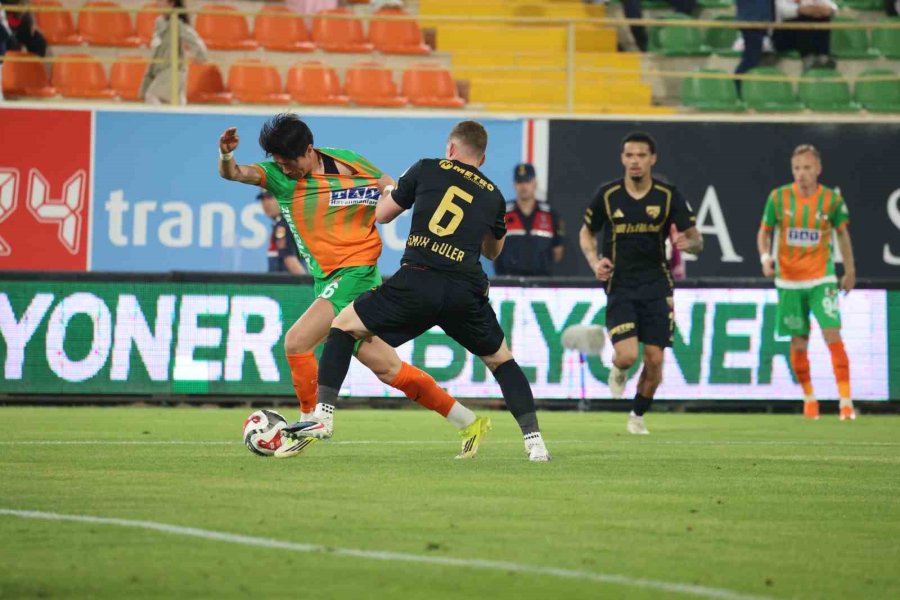 Trendyol Süper Lig: Corendon Alanyaspor: 2 - Kayserispor: 1 (ilk Yarı)