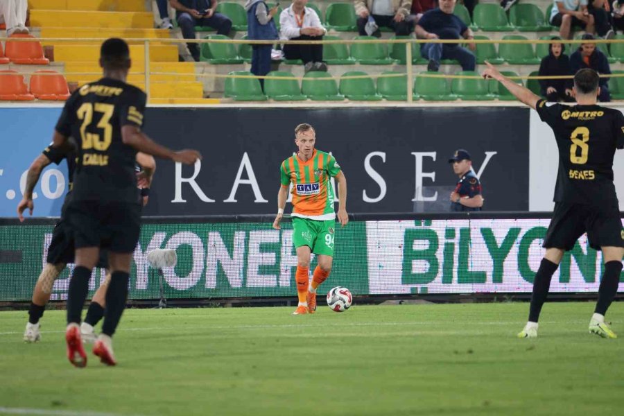 Trendyol Süper Lig: Corendon Alanyaspor: 2 - Kayserispor: 1 (ilk Yarı)