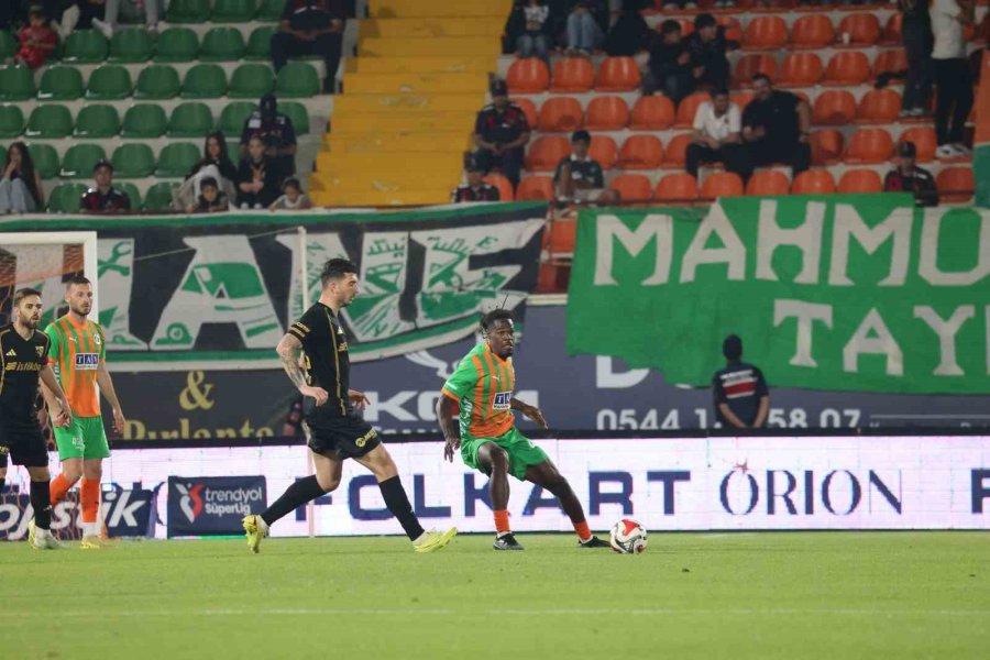 Trendyol Süper Lig: Corendon Alanyaspor: 2 - Kayserispor: 1 (ilk Yarı)
