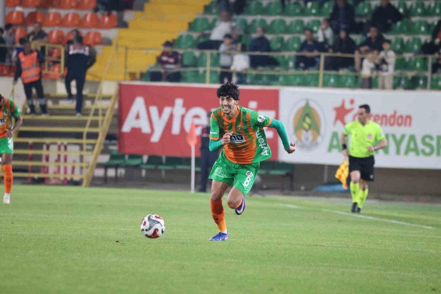 Trendyol Süper Lig: Corendon Alanyaspor: 2 - Kayserispor: 1 (ilk Yarı)