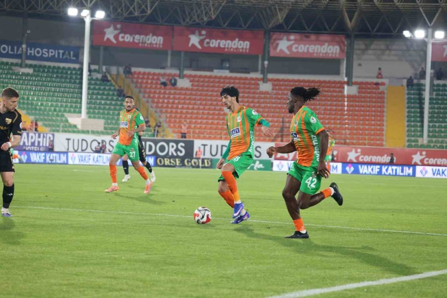 Trendyol Süper Lig: Corendon Alanyaspor: 2 - Kayserispor: 1 (ilk Yarı)