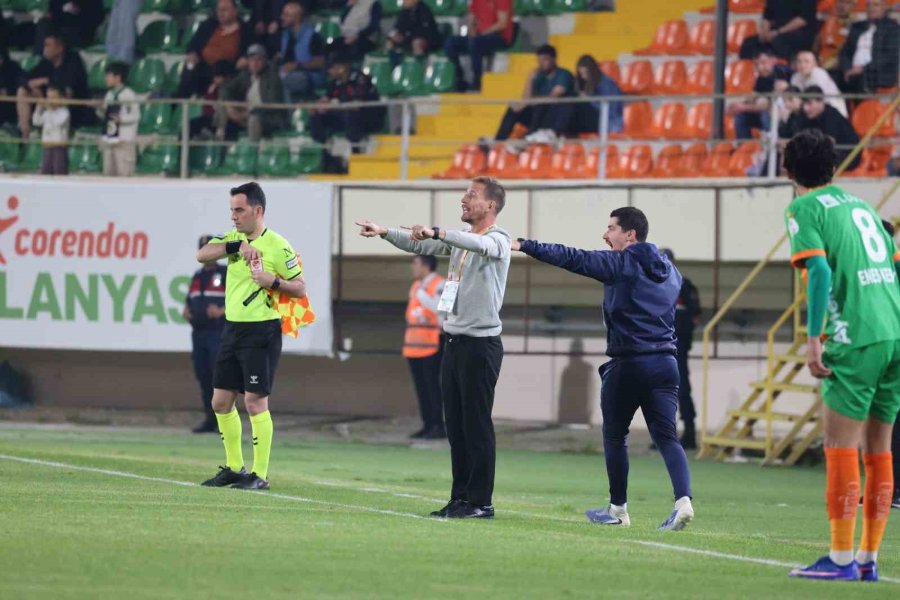 Trendyol Süper Lig: Corendon Alanyaspor: 2 - Kayserispor: 1 (ilk Yarı)