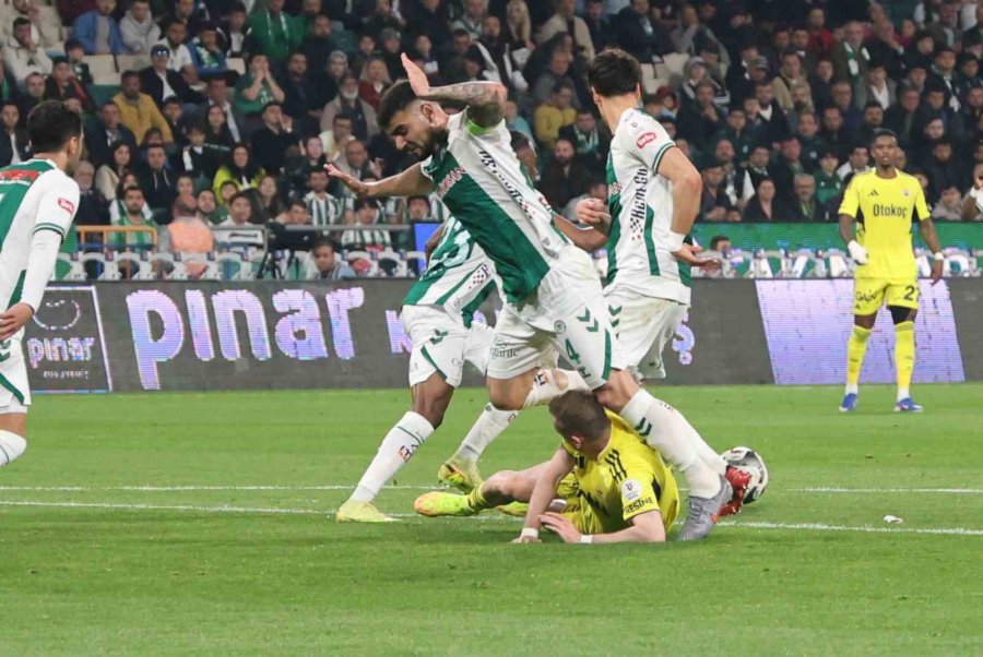 Trendyol Süper Lig: Konyaspor: 0 - Fenerbahçe: 1 (ilk Yarı)