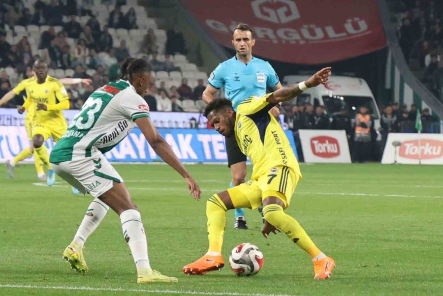 Trendyol Süper Lig: Konyaspor: 0 - Fenerbahçe: 1 (ilk Yarı)