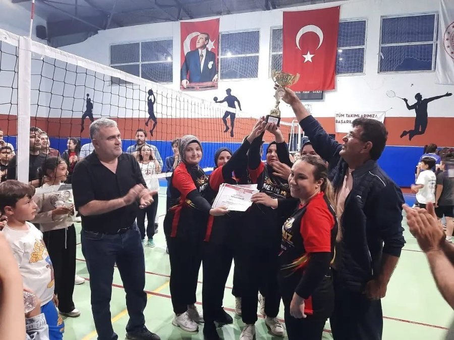 Bozyazı’da "evimin Sultanları Anneler Günü Voleybol Turnuvası" Tamamlandı