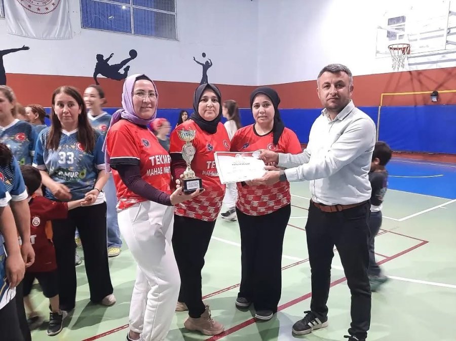 Bozyazı’da "evimin Sultanları Anneler Günü Voleybol Turnuvası" Tamamlandı