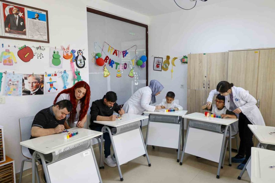 Özel Bireylerden Anneler Günü’ne Anlamlı Sürpriz