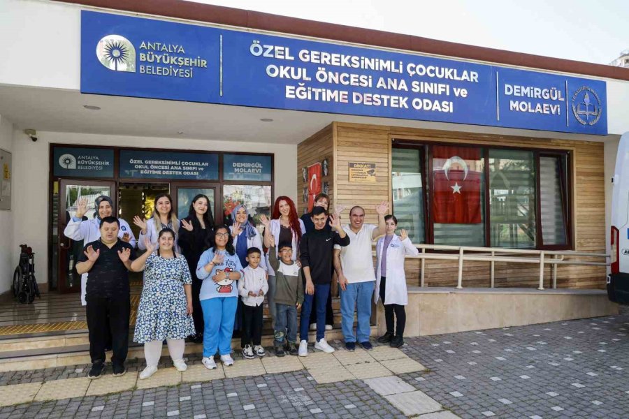 Özel Bireylerden Anneler Günü’ne Anlamlı Sürpriz