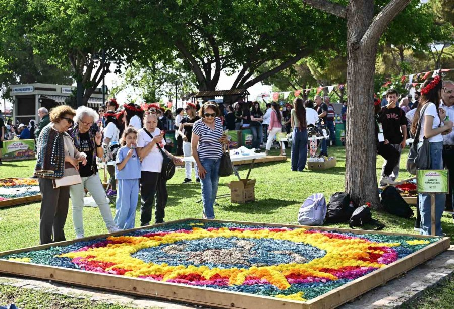 Antalya’da 130 Bin Çiçekle Renkli Rekabet