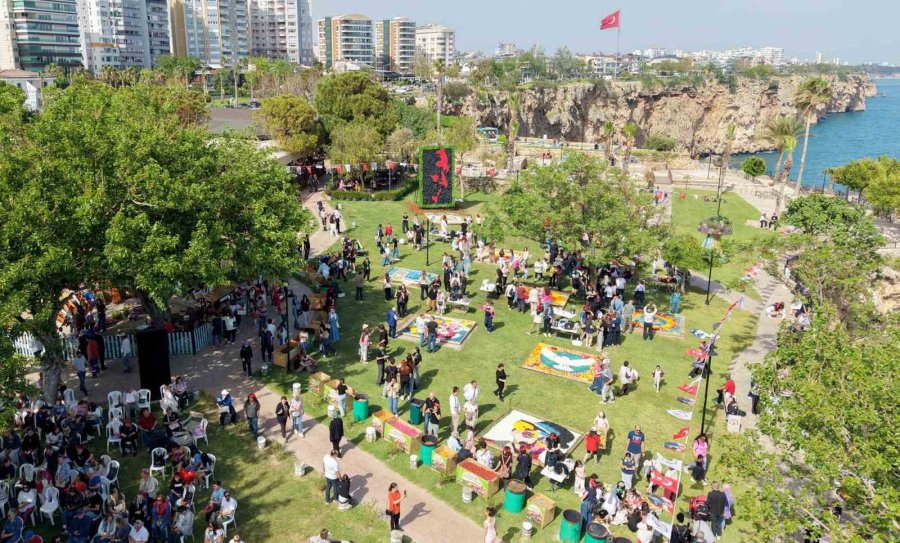 Antalya’da 130 Bin Çiçekle Renkli Rekabet