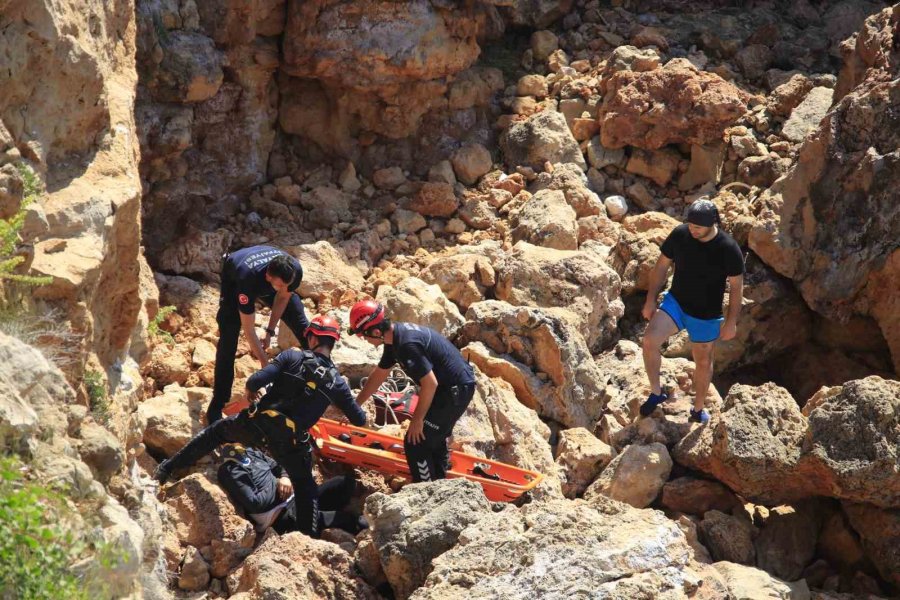 Zıpkınla Balık Avlamak İsterken Falezlerden Düştü, Ekipler Alarma Geçti