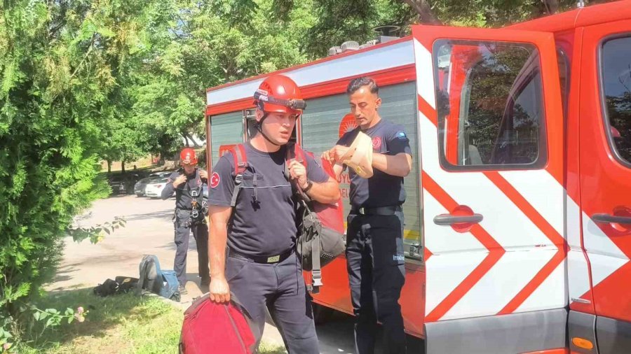 Zıpkınla Balık Avlamak İsterken Falezlerden Düştü, Ekipler Alarma Geçti