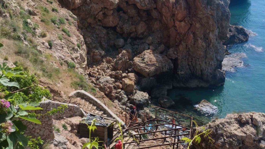 Zıpkınla Balık Avlamak İsterken Falezlerden Düştü, Ekipler Alarma Geçti