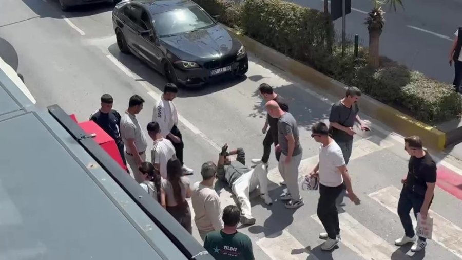 Yaya Geçidinde Devrilerek Sürüklendi