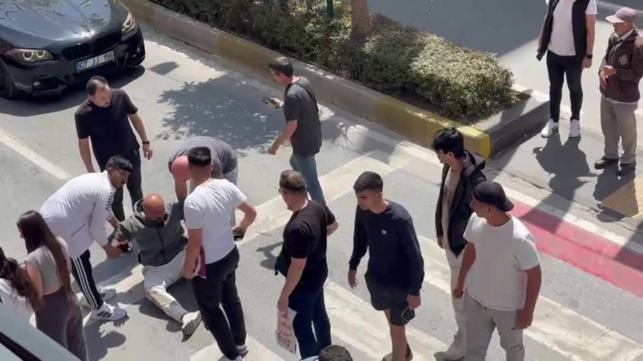 Yaya Geçidinde Devrilerek Sürüklendi