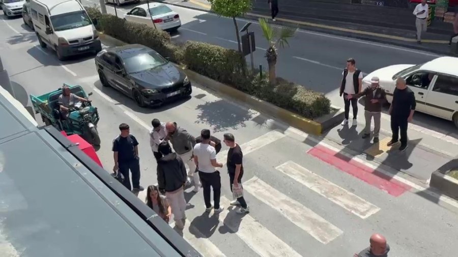 Yaya Geçidinde Devrilerek Sürüklendi