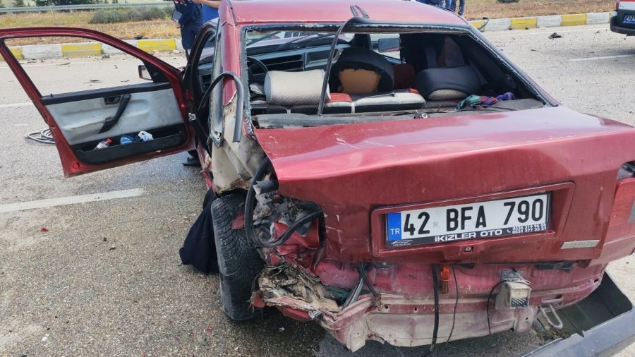 Konya’da 2 Otomobil Çarpıştı: 5 Yaralı