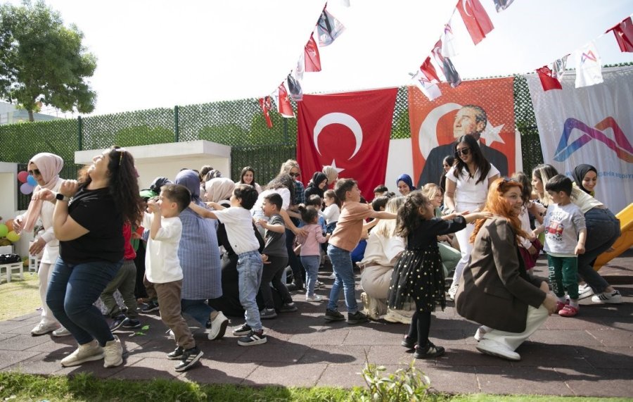Mersin’de ’anneler Günü’ Çocukların Kahkahalarıyla Kutlandı