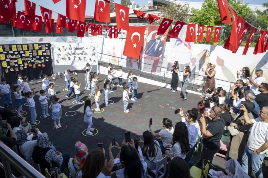 Mersin’de ’anneler Günü’ Çocukların Kahkahalarıyla Kutlandı