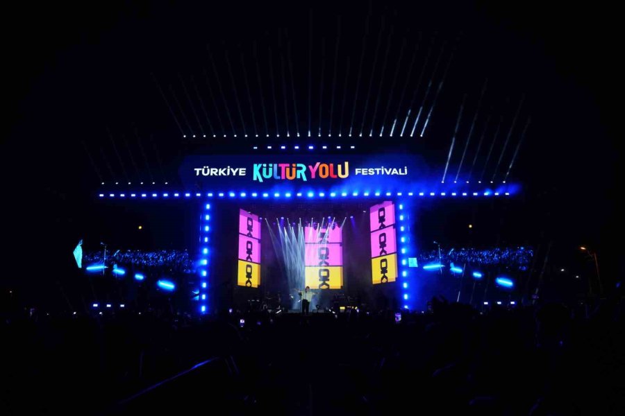 Mersin Kültür Yolu Festivali’nde Oğuzhan Koç Rüzgarı Esti