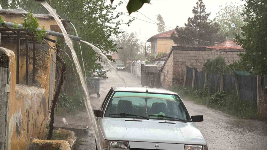 Aksaray’da Sağanak Sonrası Yollar Göle Döndü