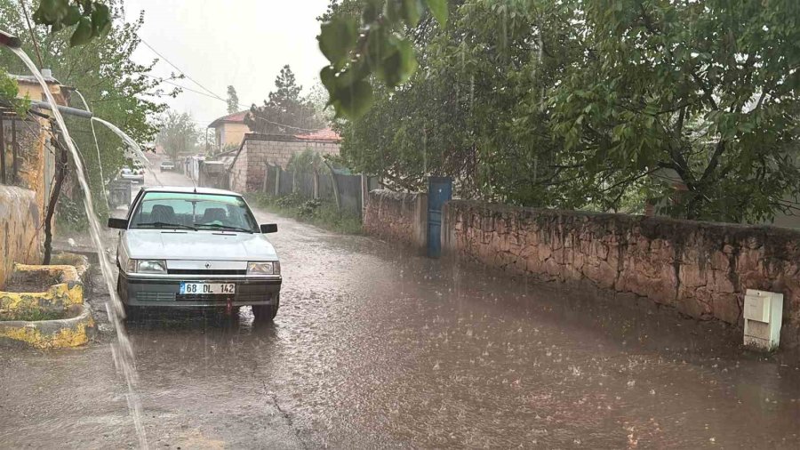 Aksaray’da Sağanak Sonrası Yollar Göle Döndü