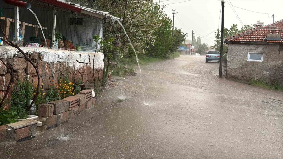 Aksaray’da Sağanak Sonrası Yollar Göle Döndü