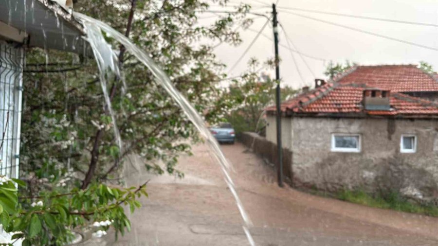 Aksaray’da Sağanak Sonrası Yollar Göle Döndü