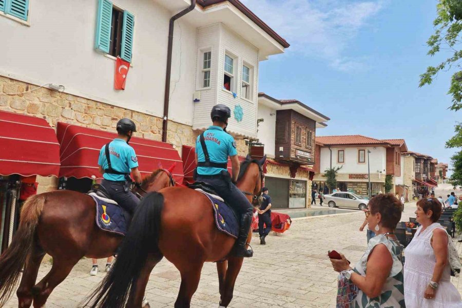 Side Antik Kenti’nde Atlı Jandarma Timleri Göreve Başladı