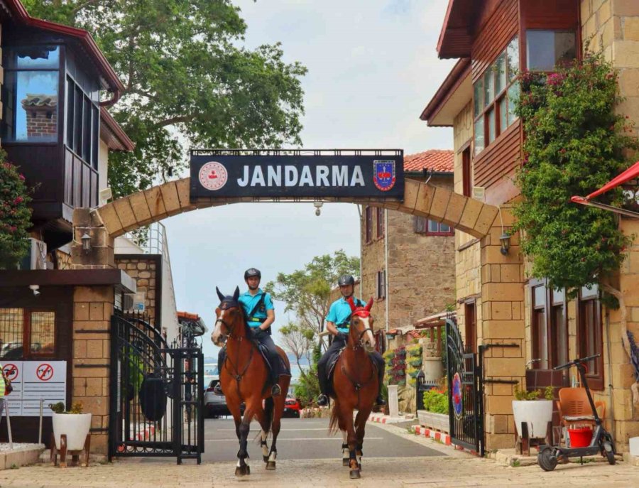 Side Antik Kenti’nde Atlı Jandarma Timleri Göreve Başladı