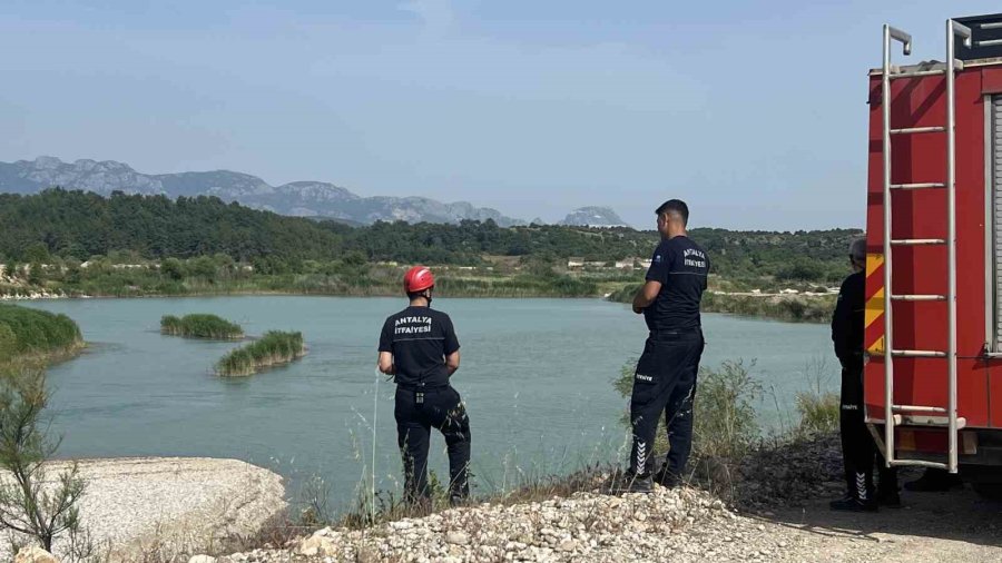 Serinlemek İçin Aksu Çayı’na Giren 3 Gençten Biri Akıntıya Kapılarak Kayboldu