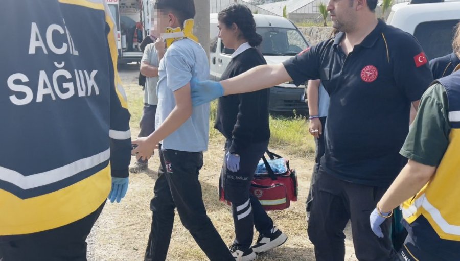 Antalya’da Okul Servisi Şarampole Devrildi: 6 Öğrenci Yaralı