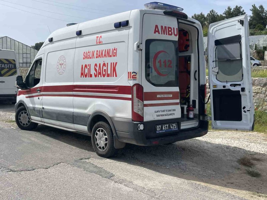 Antalya’da Okul Servisi Şarampole Devrildi: 6 Öğrenci Yaralı