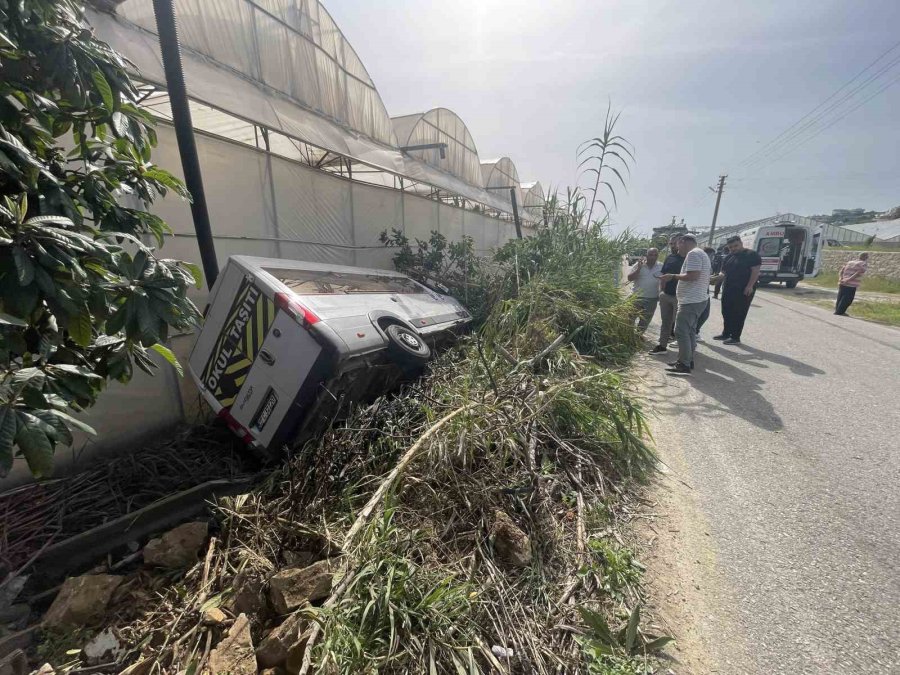 Antalya’da Okul Servisi Şarampole Devrildi: 6 Öğrenci Yaralı