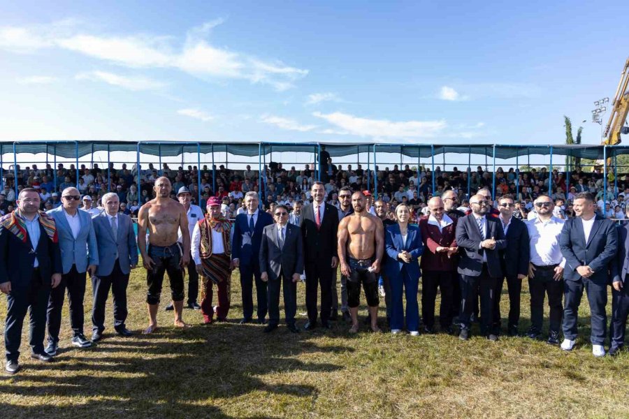 Manavgat’ta Başpehlivanlık Kemeri Feyzullah Aktürk’ün