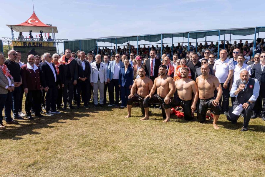 Manavgat’ta Başpehlivanlık Kemeri Feyzullah Aktürk’ün