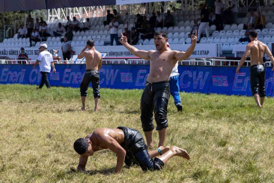 Manavgat’ta Başpehlivanlık Kemeri Feyzullah Aktürk’ün