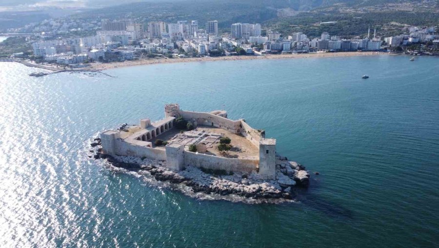 Güneşi Gören Denize Girdi: Havalar Isındı, Turizm Sezonu Başlıyor