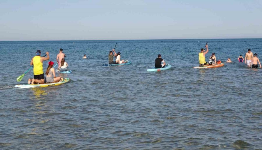 Güneşi Gören Denize Girdi: Havalar Isındı, Turizm Sezonu Başlıyor