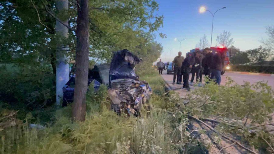 Düğün Konvoyunda Feci Kaza: 1 Ölü, 1 Yaralı