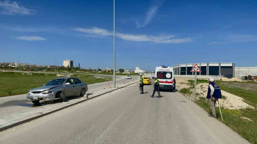 Karaman’da Otomobil Refüje Çıktı: 1 Yaralı