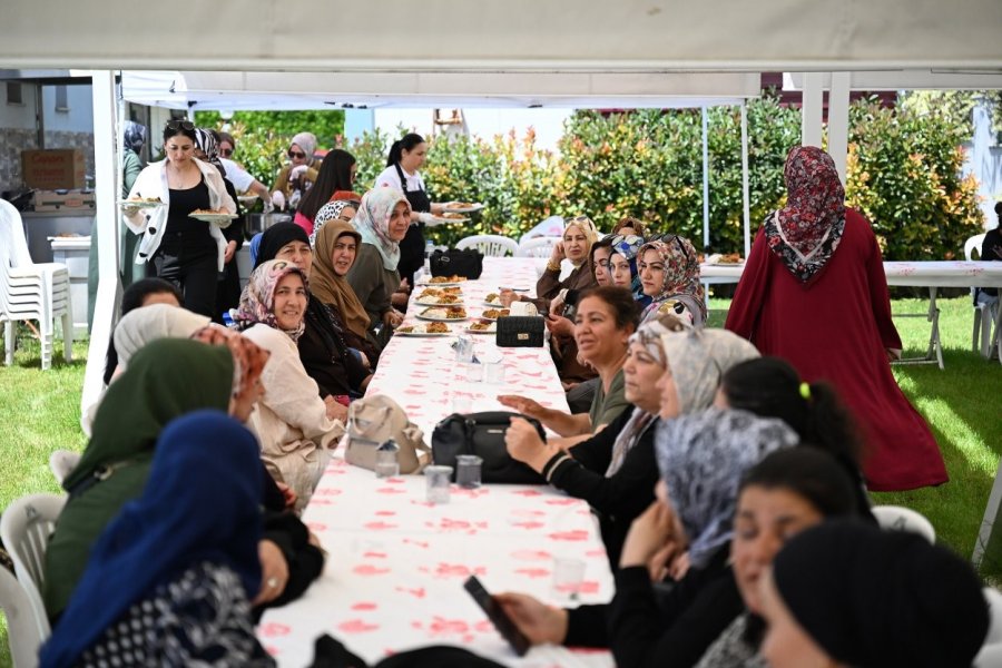 Mersin’de Anneler Günü Şenlik Havasında Geçti