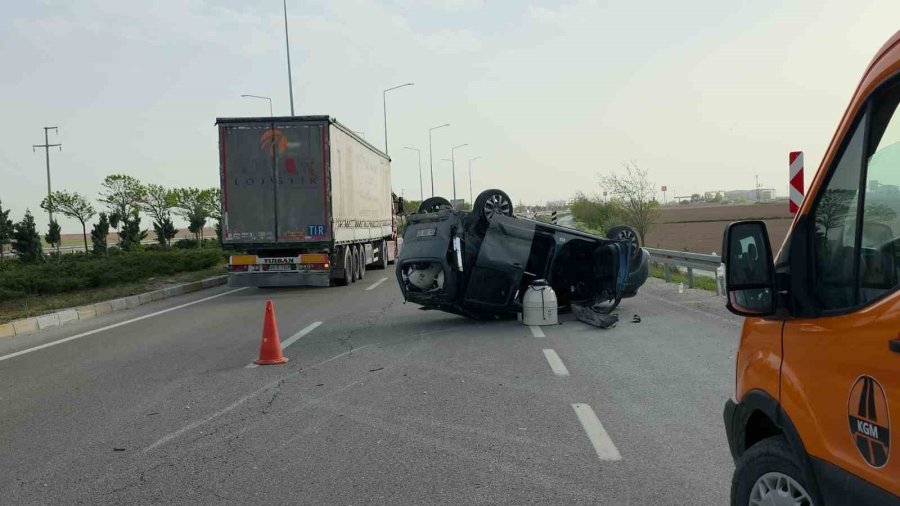 Aksaray’da Otomobil İle Hafif Ticari Araç Çarpıştı: 2 Yaralı