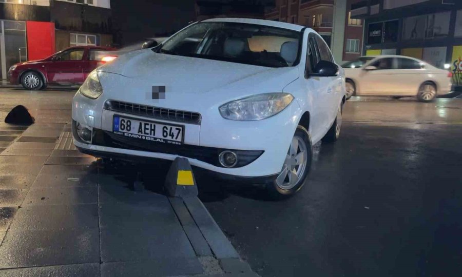 Polisin Yağmur Altında Alkollü Sürücü Ve Arkadaşı İle İmtihanı Kamerada