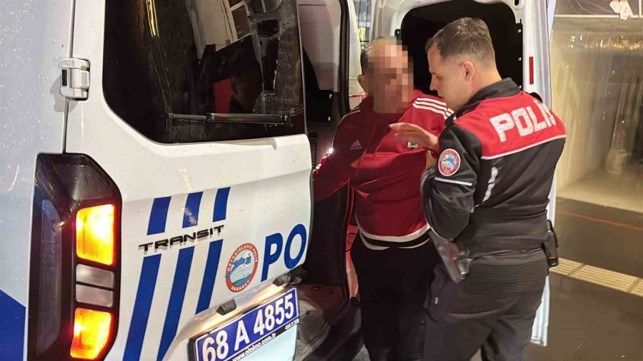 Polisin Yağmur Altında Alkollü Sürücü Ve Arkadaşı İle İmtihanı Kamerada