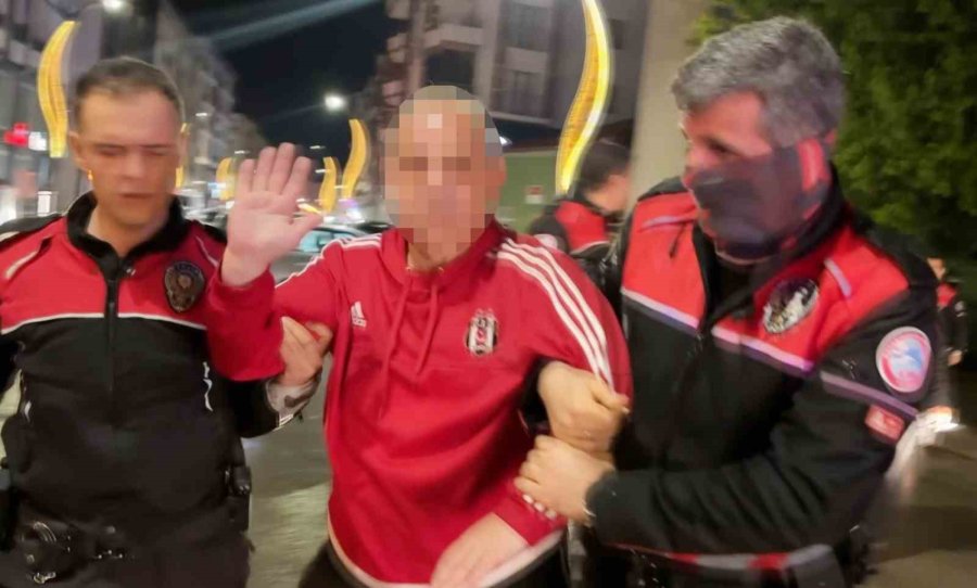 Polisin Yağmur Altında Alkollü Sürücü Ve Arkadaşı İle İmtihanı Kamerada