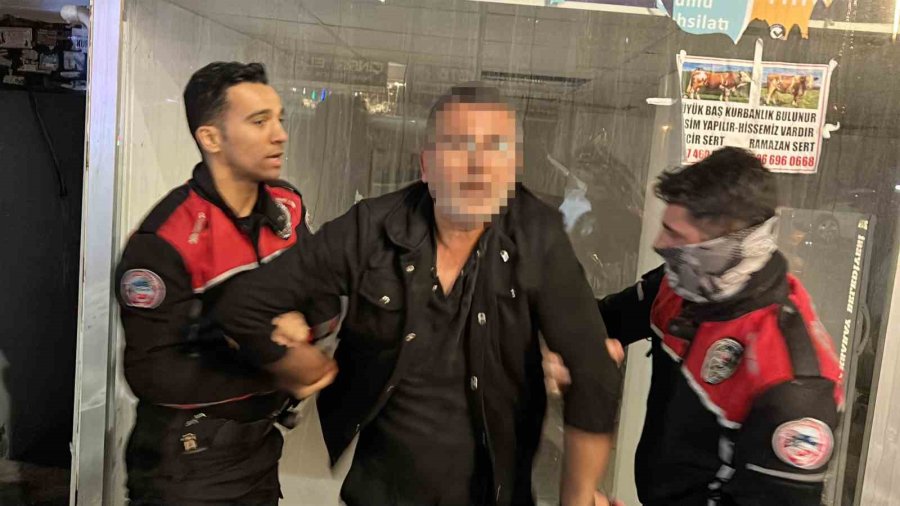 Polisin Yağmur Altında Alkollü Sürücü Ve Arkadaşı İle İmtihanı Kamerada