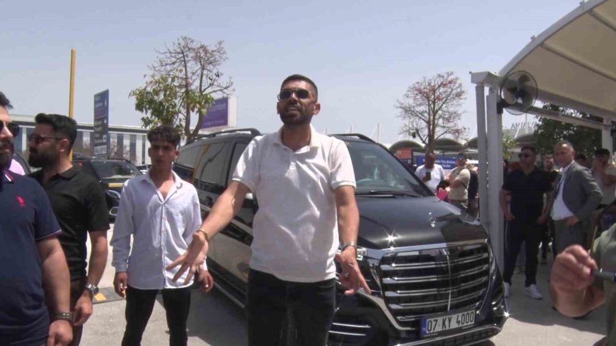 Antalya Havalimanında Vıp Taşımacıların Eylemi