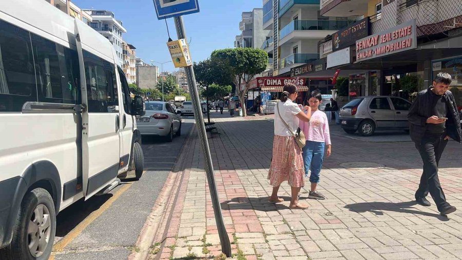 2,5 Yaşında Konuşmayı Bırakan 10 Yaşındaki Kızı İçin Yardım Bekliyor
