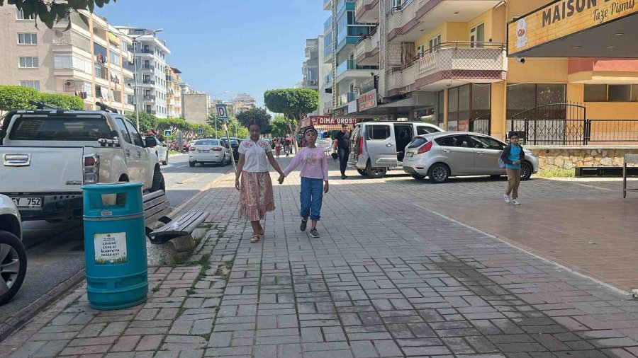 2,5 Yaşında Konuşmayı Bırakan 10 Yaşındaki Kızı İçin Yardım Bekliyor